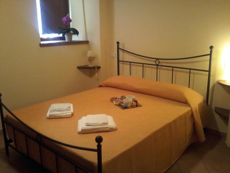 Double Room image 4
