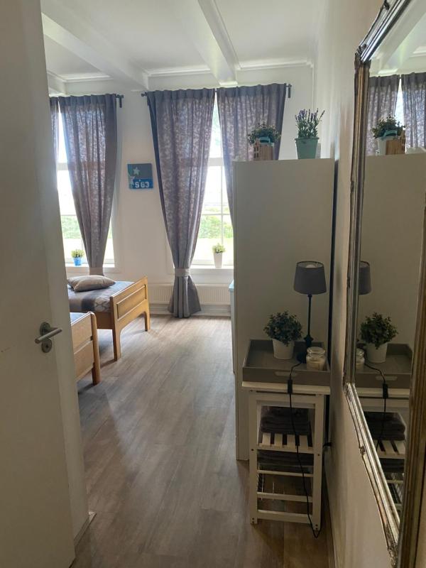 Standard Twin Room with Garden View image 4