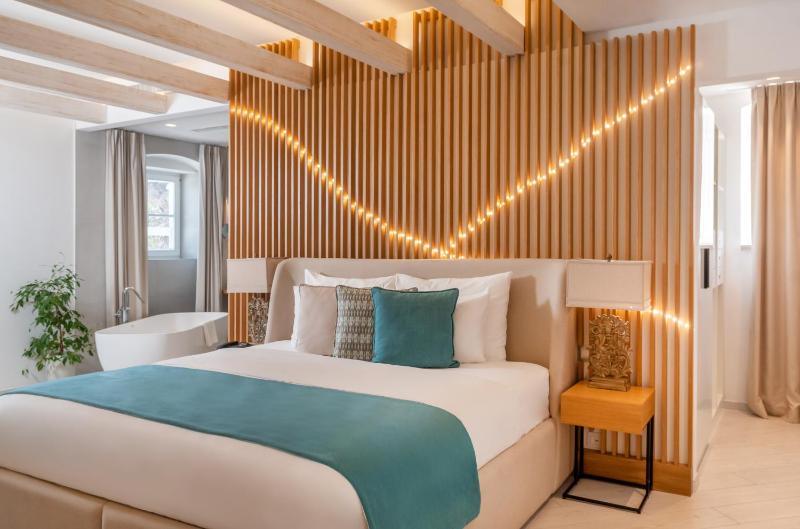 King Suite with Sea View - Historical building image 3