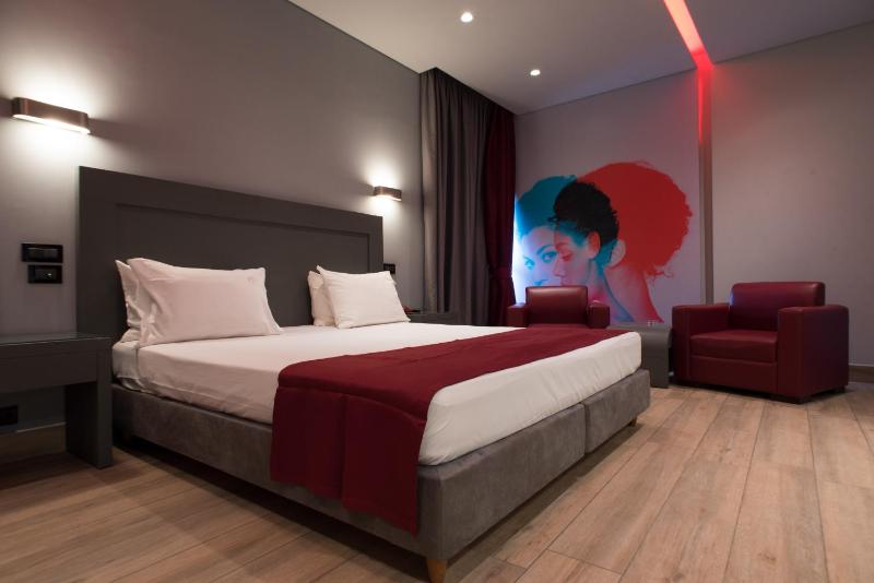 Suite with City View image 4