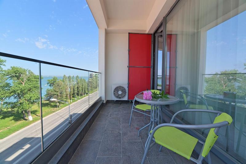 One-Bedroom Apartment image 2