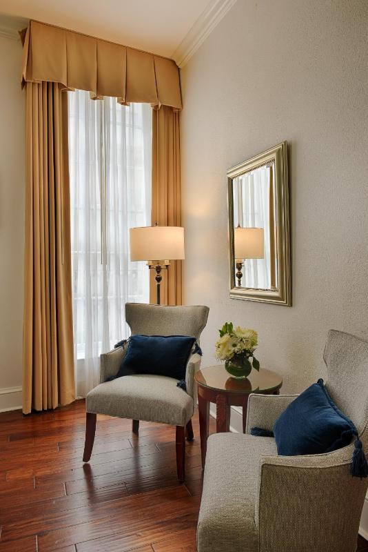 Standard King Room image 1
