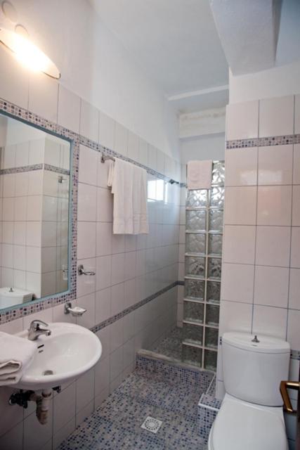 Double Room with Side Sea View image 1