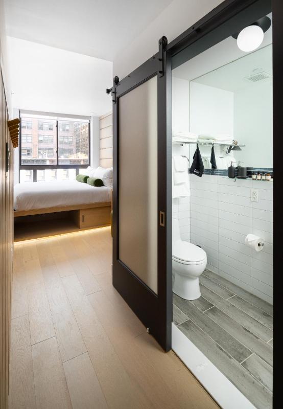 Little Charlie Hotel - image 11