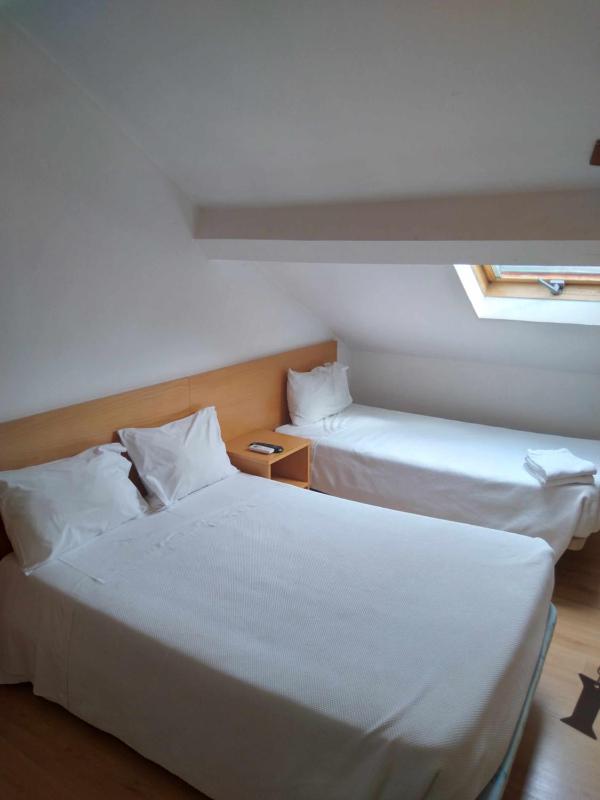 Attic Economy Twin Room image 1