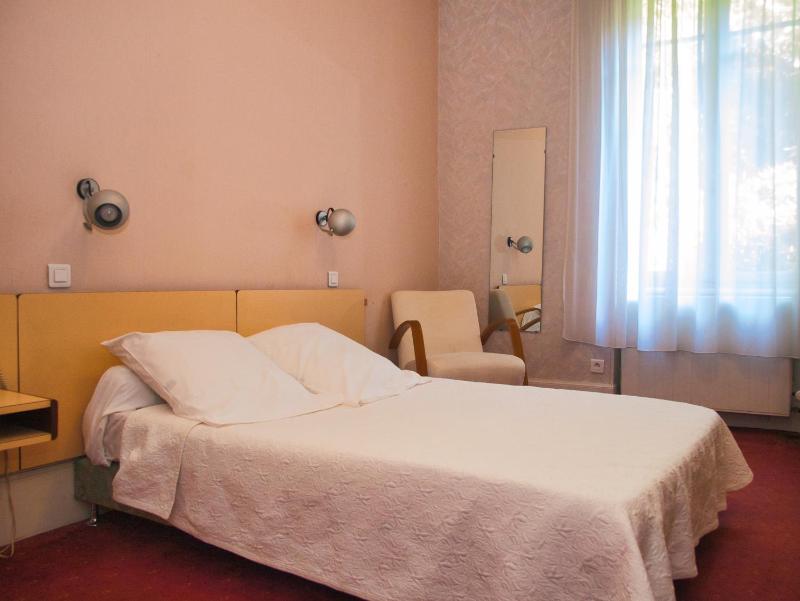 Budget Double Room image 2