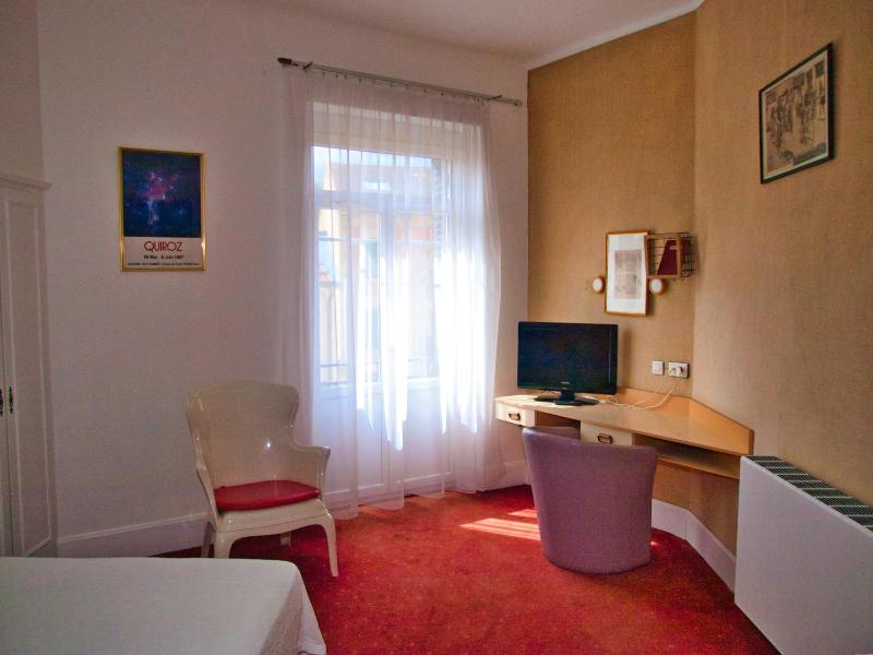 Standard Twin Room image 1