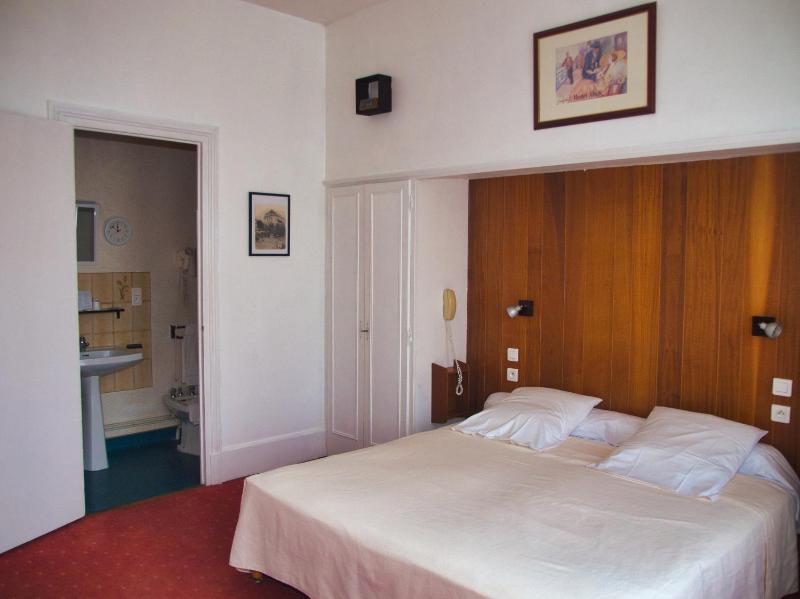 Standard Double or Twin Room image 4