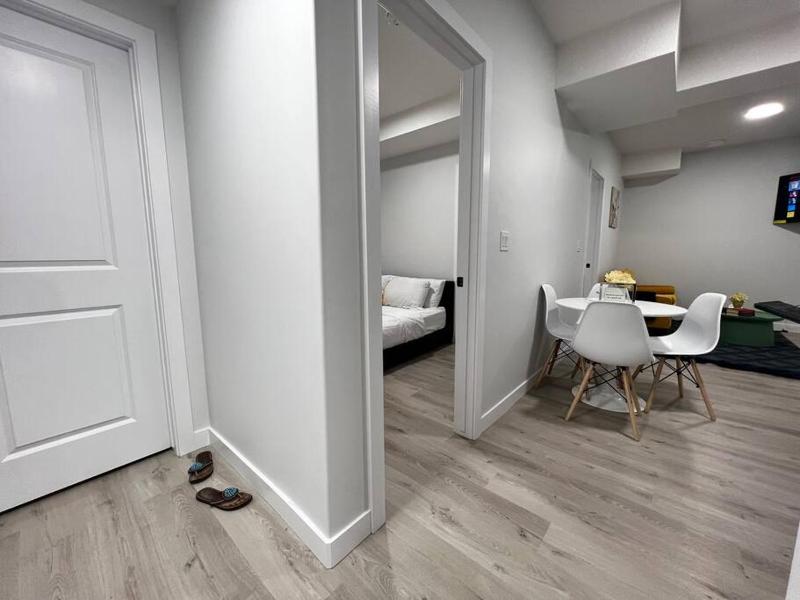 Relaxing 2-Bdrm Basement Hideout/Wi-Fi/PRKNG - image 17