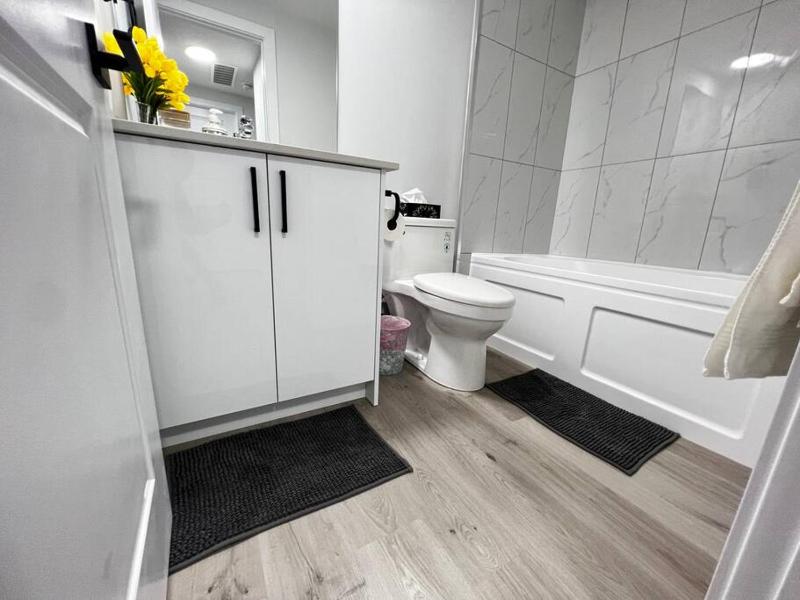 Relaxing 2-Bdrm Basement Hideout/Wi-Fi/PRKNG - image 14