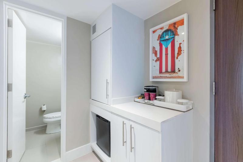 Beach King Room with Balcony image 4