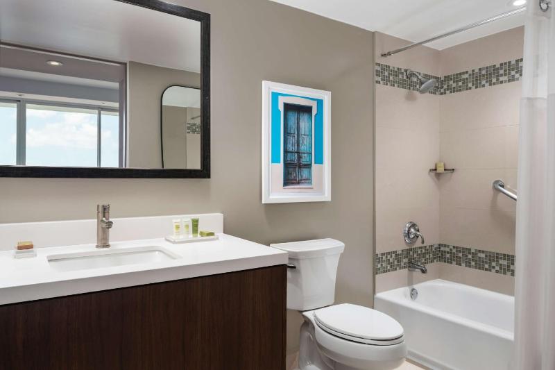 Garden King Suite image 2