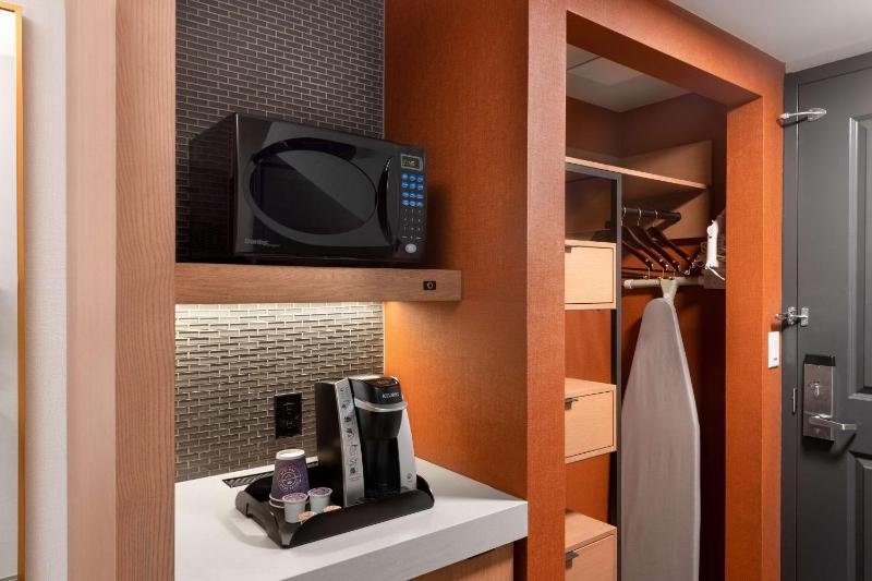 One-Bedroom King Suite with Whirlpool