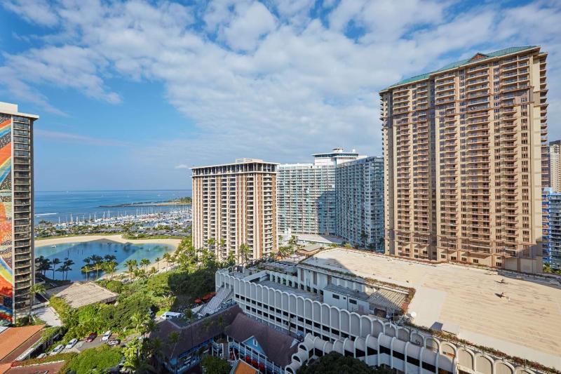 Partial Ocean View with Two Double Beds image 4