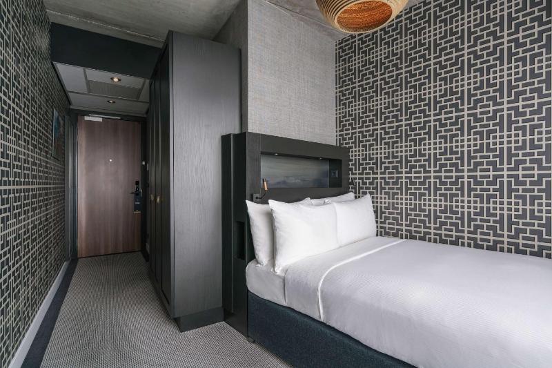 Double Room image 3