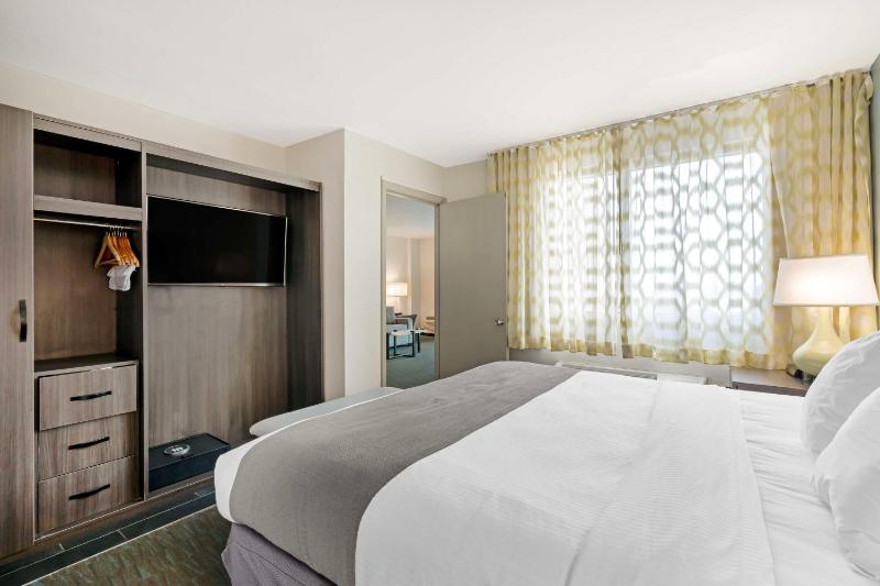 King Suite with Ocean View - Non-Smoking image 4