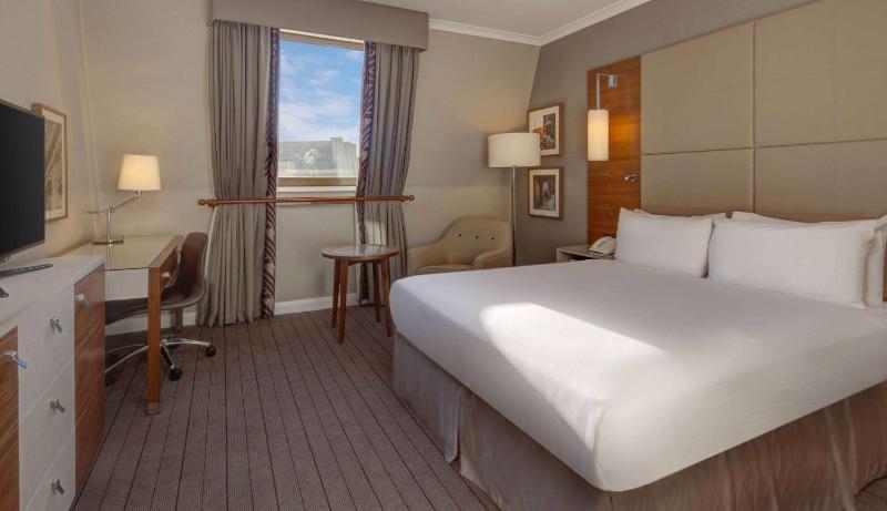 Queen Room image 1