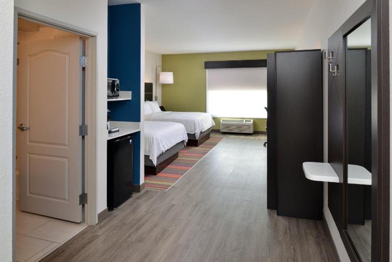 Standard Room with Two Queen Beds image 3