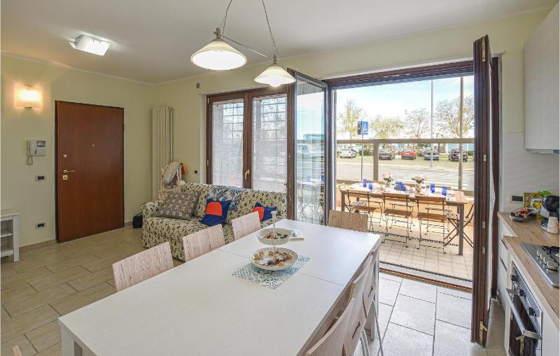 Beautiful Apartment In Pescara With Wifi - image 2