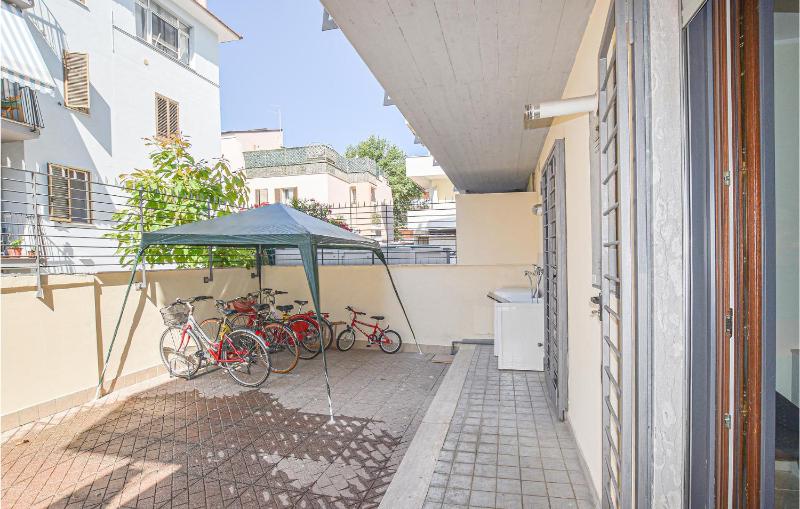 Beautiful Apartment In Pescara With Wifi - image 7