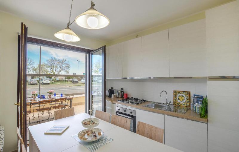 Beautiful Apartment In Pescara With Wifi - image 14