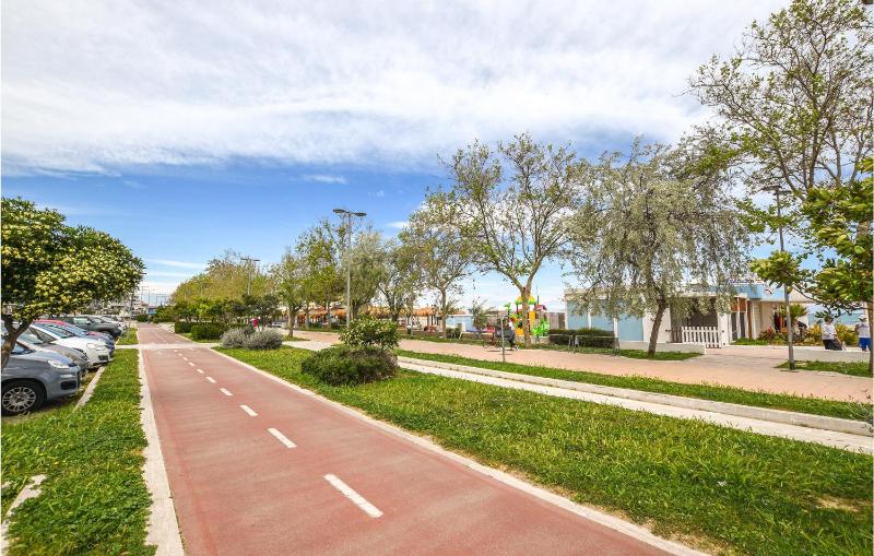 Beautiful Apartment In Pescara With Wifi - image 10