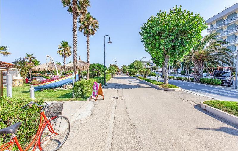 Beautiful Apartment In Pescara With Wifi - image 9