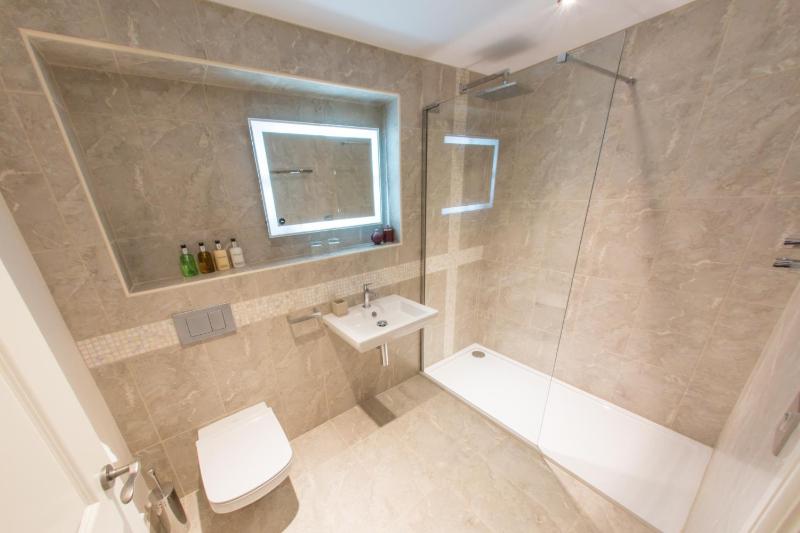 Luxury Double Room image 4