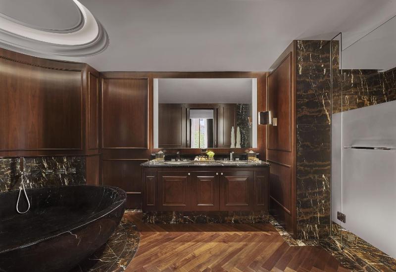 Presidential Suite image 2