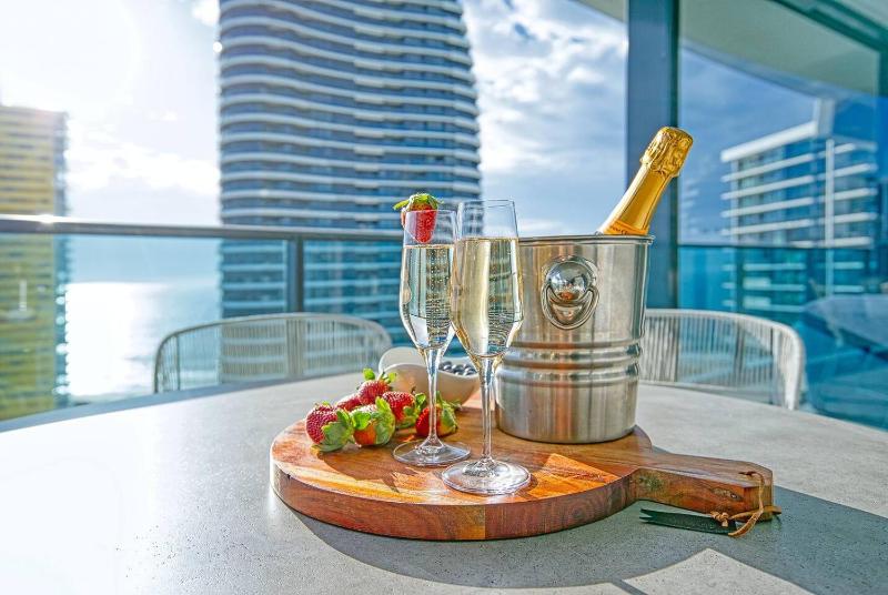 Broadbeach Exclusive - Sky High Luxury at Oracle - image 16