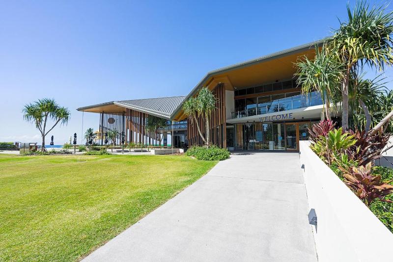 Broadbeach Exclusive - Sky High Luxury at Oracle - image 13