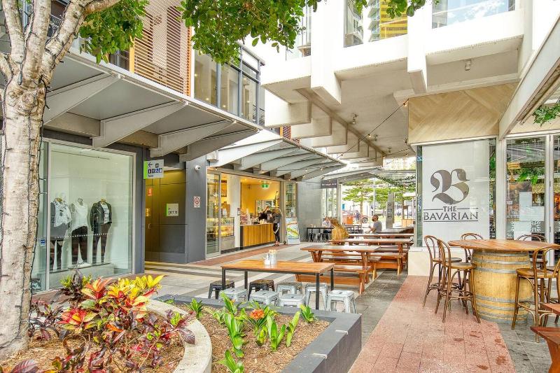 Broadbeach Exclusive - Sky High Luxury at Oracle - image 3
