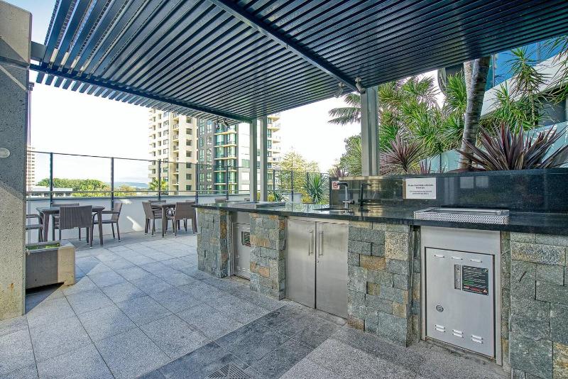 Broadbeach Exclusive - Sky High Luxury at Oracle - image 14
