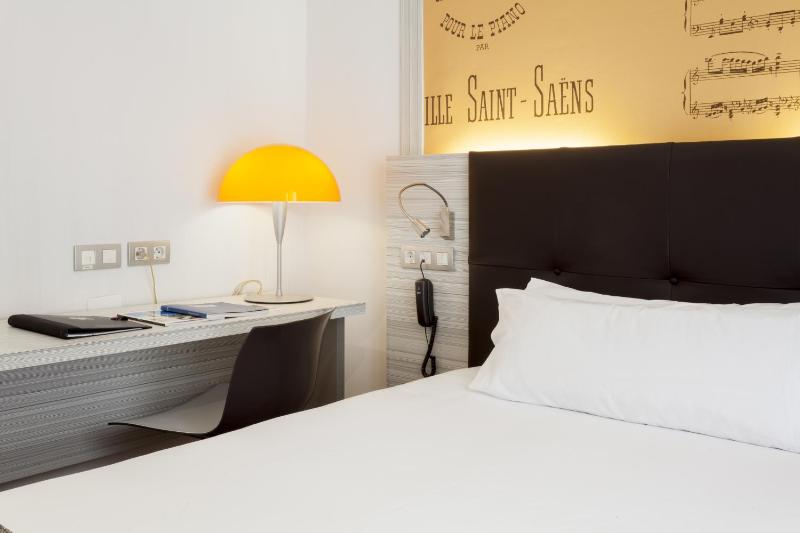 Single Room image 3