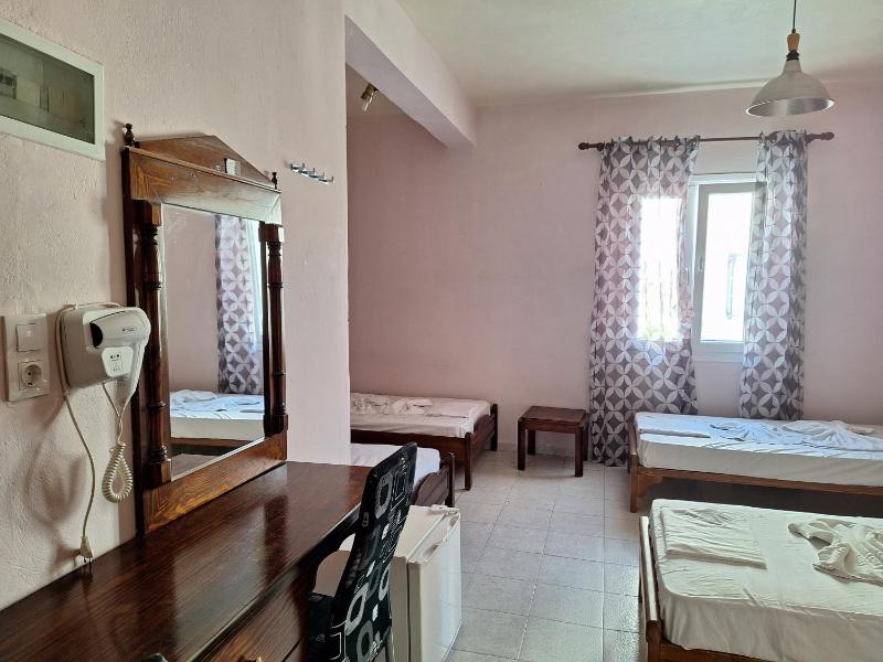 Quadruple Room image 4