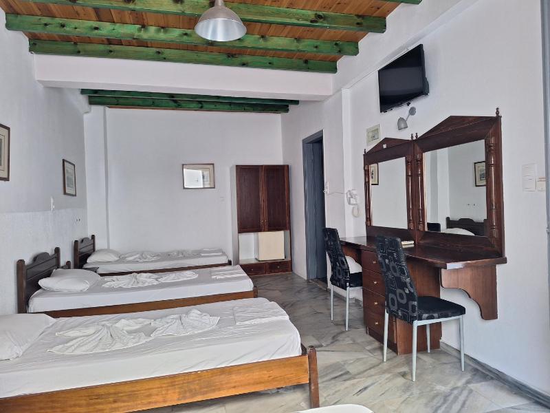 Quadruple Room image 2