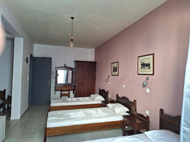 Quadruple Room image 3