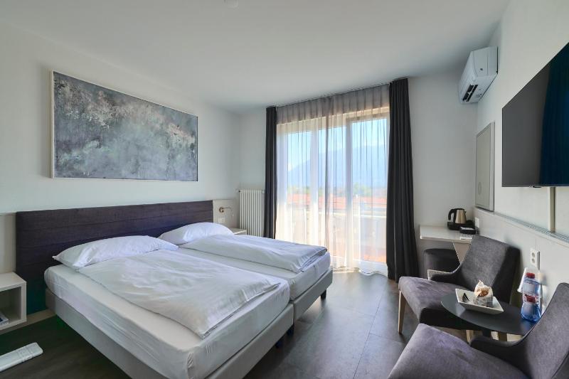 Standard Double Room with Balcony image 3