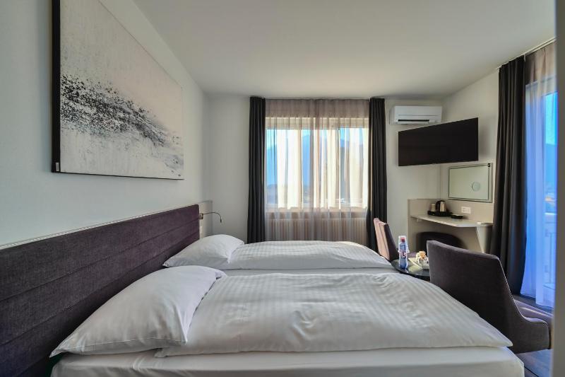 Superior Double or Twin Room image 2