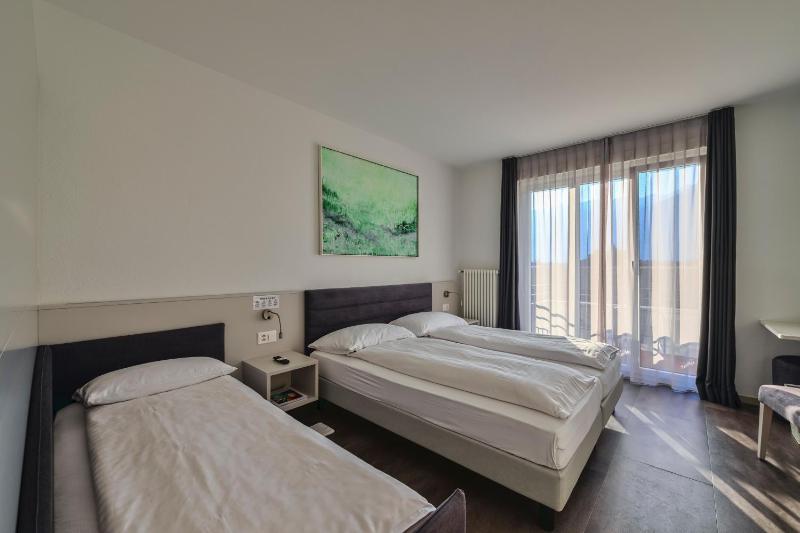Triple Room with Balcony image 3