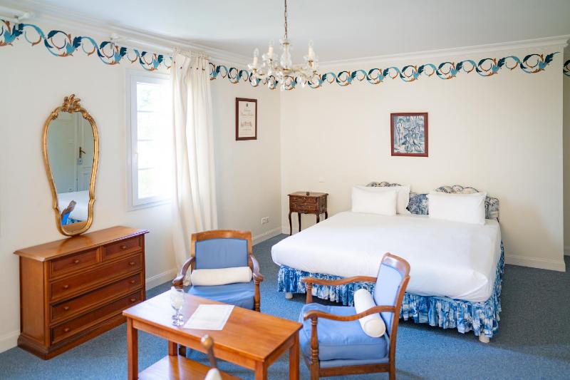 Superior room with courtyard view image 1