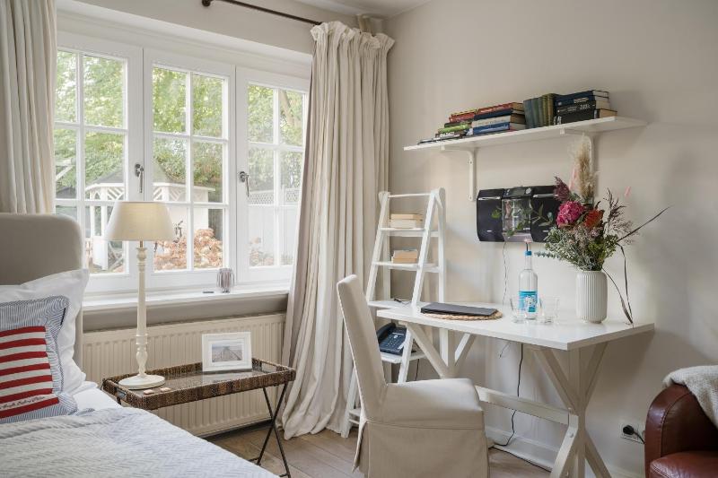 Queen Room image 1