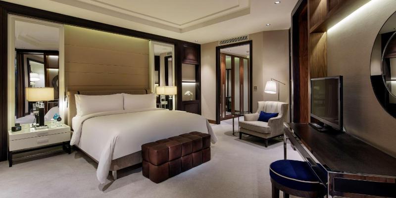 King Taksim Suite with Executive Lounge Access image 3