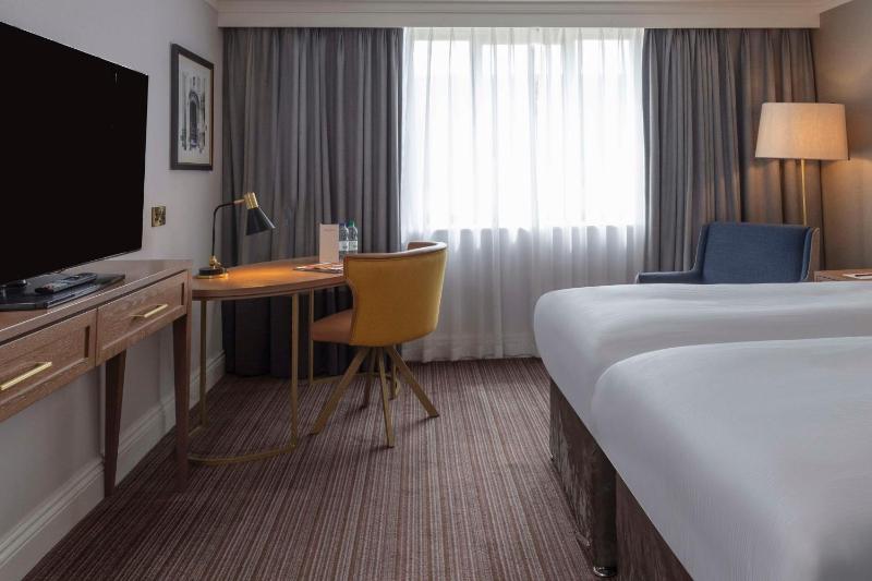 Classic Twin Room image 3