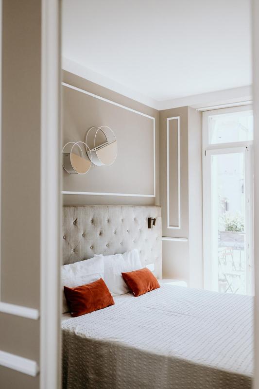 Deluxe Double Room with Balcony image 1