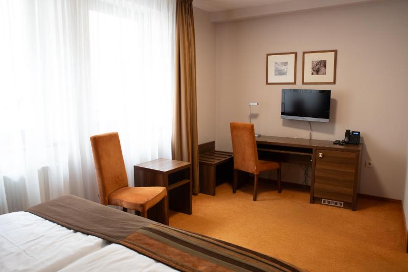 Double Room image 3