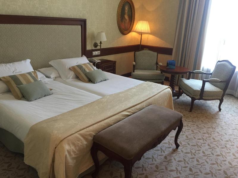 Twin Room with Terrace image 4