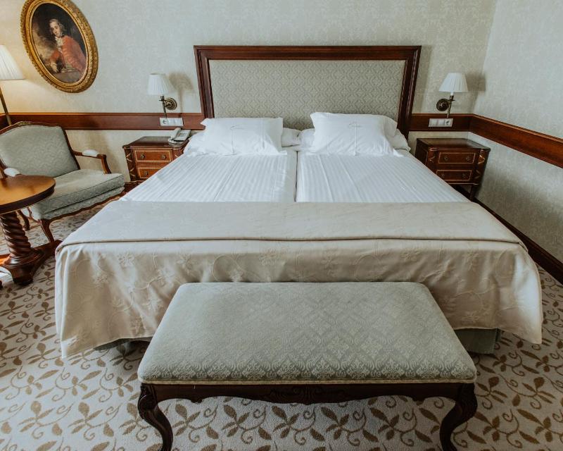 Twin Room image 3