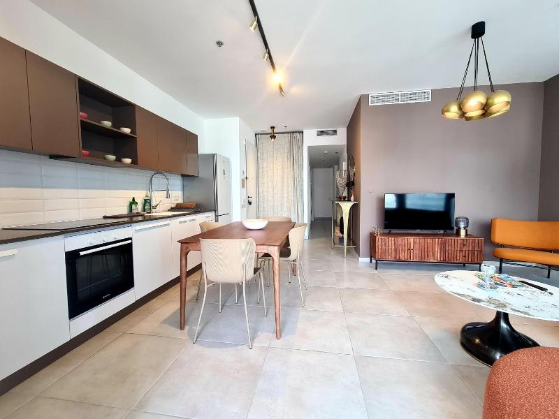 Gindi Tower Apartment - By Beach Apartments TLV - image 10
