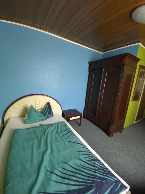 Single Room with French Bed image 2